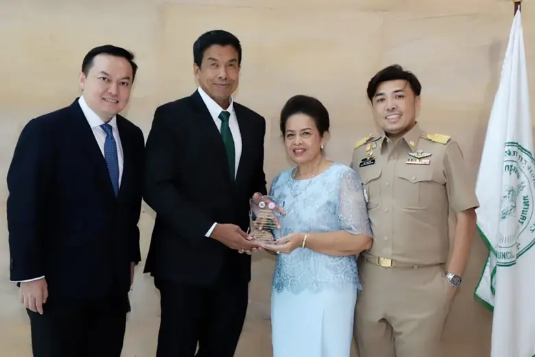 รศ.ดร. ชัชชาติ สิทธิพันธุ์ ผู้ว่าราชการกร...