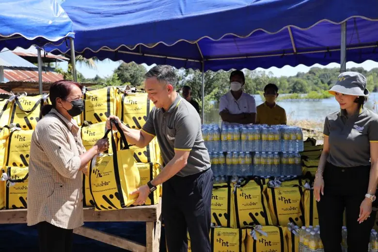 NT ลงพื้นที่ช่วยเหลือผู้ประสบอุทกภัยพร้อมมอบถุงยังชีพ "พลังน้ำใจ" ที่ จ.อุบลราชธานี