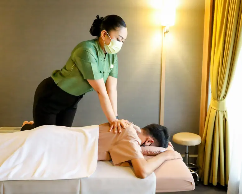 ดี เฮลท์ มาสสาจ ตั้งอยู่ที่โรงแรม ทินิดี ...