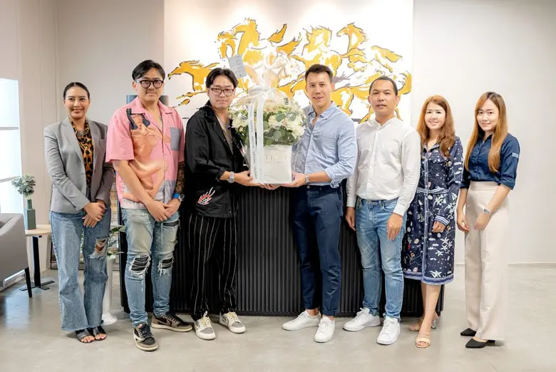 กวินทร์ เอี่ยมสกุลรัตน์ (ที่4จากซ้าย) ผู้...