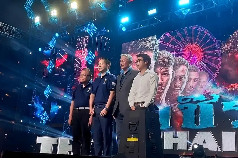 คุณวิเชฐ ตันติวานิช (ที่ 2 จากขวา) กรรมกา...