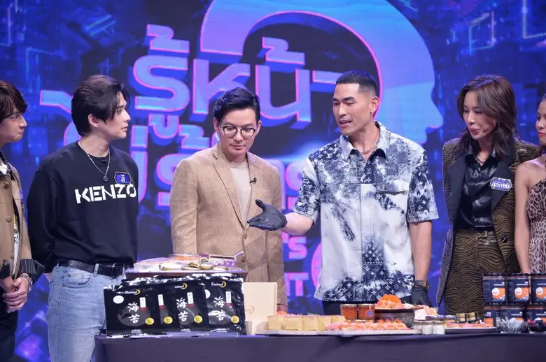 บังเอิญแน่นะวิ !  เมื่อ แดนนี่ บุกรายการ "รู้หน้า ไม่รู้ใคร Who's That" จน สุลักษมิ์ ทำตัวไม่ถูก