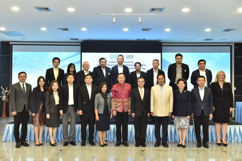 เลขาธิการบีโอไอ นำทีมผู้บริหารเข้าพบหอการ...