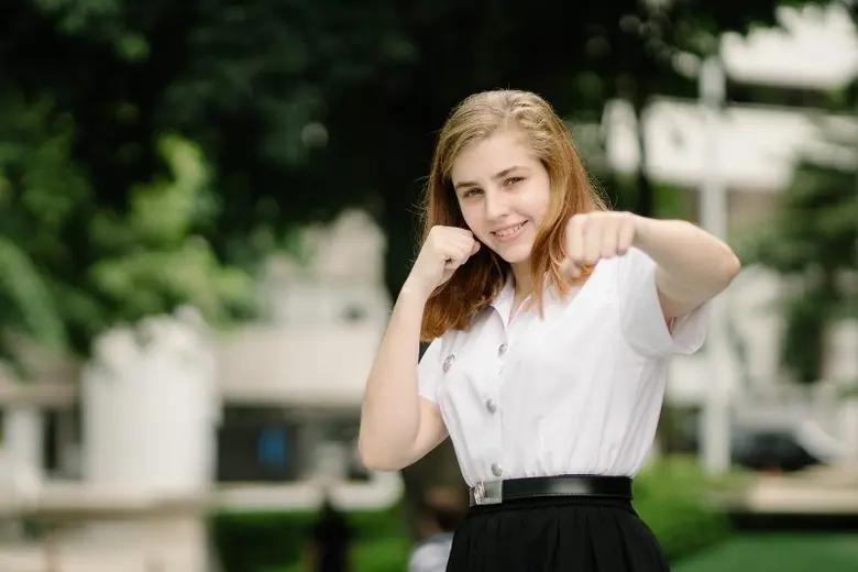 "มารี ไฮนซ์" เด็กวิทยาลัยนานาชาติ SPU สุดเจ๋ง! โชว์ฝีมือแม่ไม้มวยไทย คว้าเข็มขัดแชมป์ ของสมาคมกีฬามวยไทยนานาชาติ รุ่น 126 ปอนด์ เทศกาลกีฬาไทย 2565