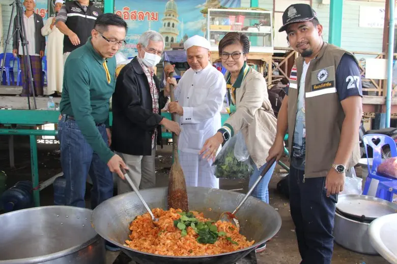 ธารน้ำใจ ไอแบงก์ ร่วม "เปิดโรงครัวฮาลาล" ช่วยเหลือผู้ประสบอุทกภัย จ.อยุธยา