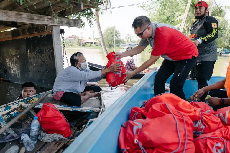 "SVT" ปันน้ำใจ มอบถุงยังชีพเพื่อผู้ประสบอุทกภัย บรรเทาความเดือดร้อน จ.พระนครศรีอยุธยา