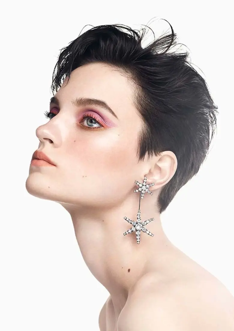 THREE Cosmetics แบรนด์ผลิตภัณฑ์ความงามชั้...