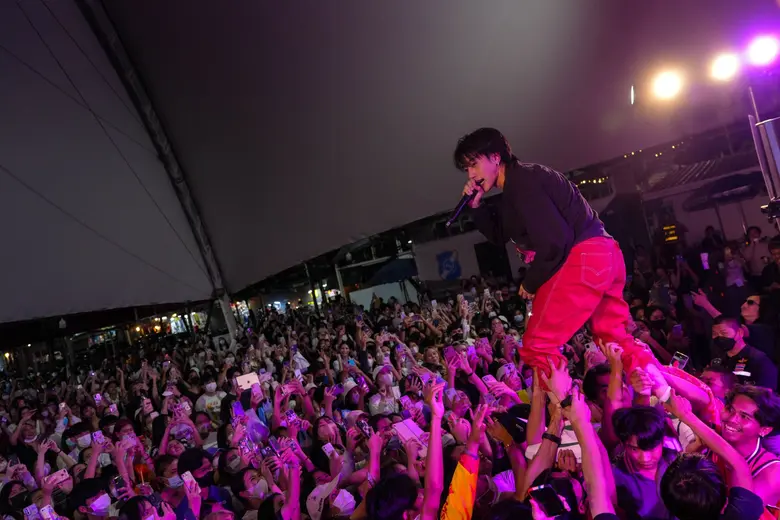 วีค 3 "JATUJAK STREET CONCERT" คึกคักไม่เบา!! "KOBFLATBOY-CD GUNTEE"  นำทีมศิลปินจัดเต็มความมันส์เกินร้อย!!