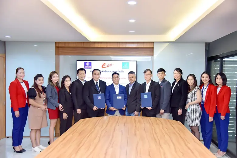 นายสุขสันต์ ยศะสินธุ์ (ที่ 7 จากซ้าย) ประ...