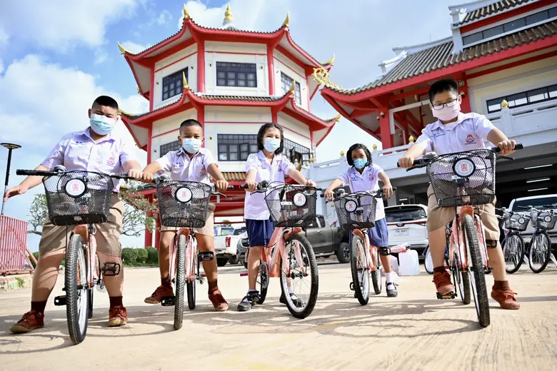 มูลนิธิป่อเต็กตึ๊ง เดินสายพัฒนาคุณภาพชีวิตเยาวชนต่อเนื่องในโครงการ จักรยานเพื่อน้องสัญจร ครั้งที่ 3 ประจำปี 2565 ลงพื้นที่มอบจักรยานให้แก่โรงเรียนในพื้นที่ภาคอีสานรวม 9 จังหวัด