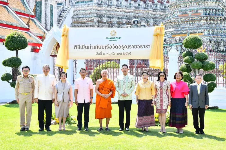 พระพรหมวัชรเมธี เจ้าอาวาสวัดอรุณราชวราราม...