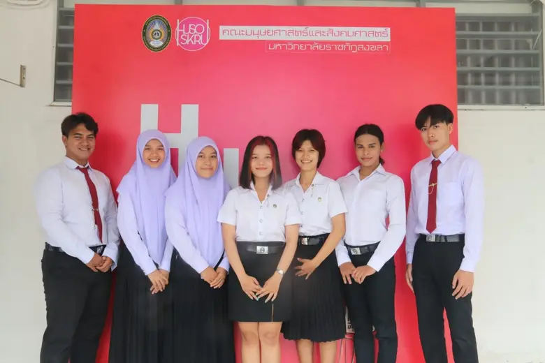 นักศึกษาหลักสูตรภาษาอังกฤษเพื่อธุรกิจบริก...