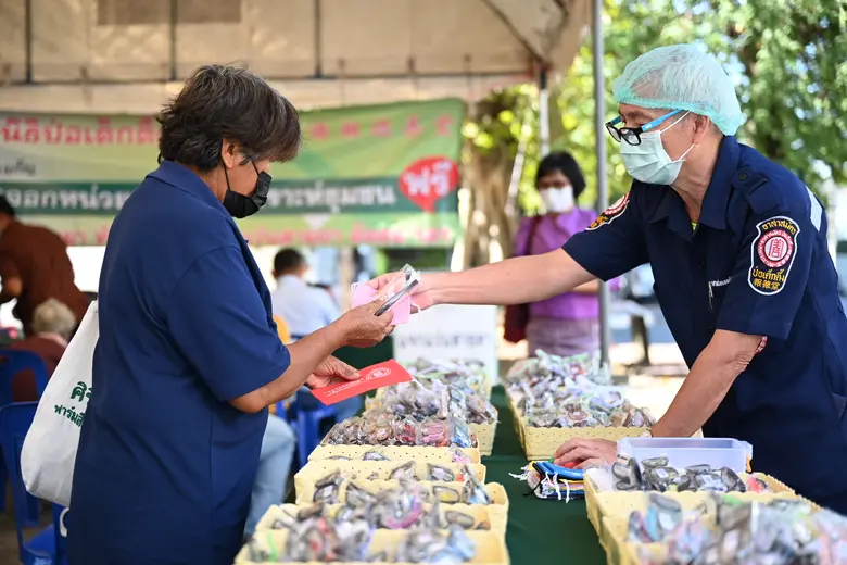 มูลนิธิป่อเต็กตึ๊ง ร่วมกับกรมการพัฒนาชุมชน รุดเริ่มโครงการแก้ไขปัญหาความยากจนเชิงบูรณาการภาคอีสาน ลงพื้นที่มอบอุปกรณ์ประกอบอาชีพ "สร้างชีวิต" อย่างยั่งยืนแก่ครัวเรือนยากจน