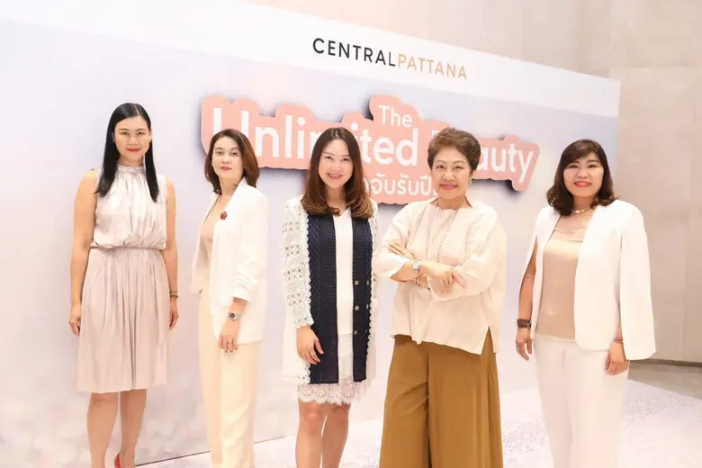 กาญจนี พฤกษานุวงศ์ (กลาง) ผู้อำนวยการอาวุ...