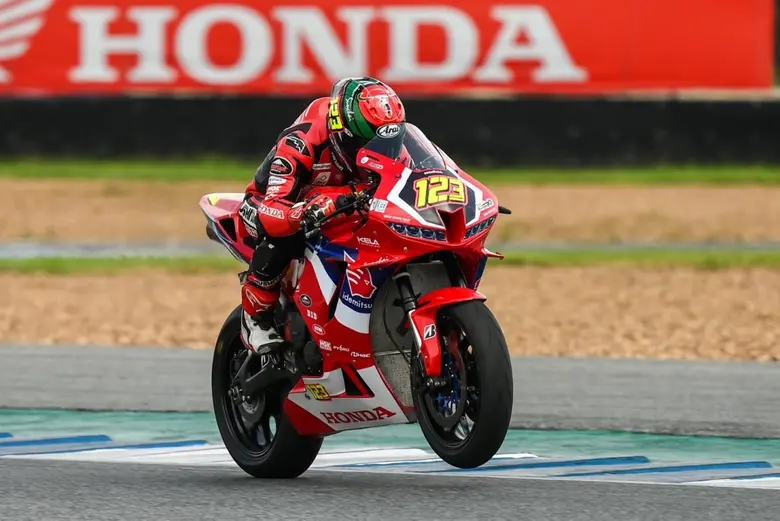 ทัพนักบิด "ฮอนด้า เรซซิ่ง ไทยแลนด์" สร้าง...