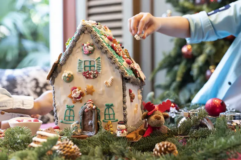 เฉลิมฉลองเทศกาลแห่งความสุข ในโอกาสคริสต์มาส ส่งท้ายปีเก่า และเริ่มต้นปีใหม่ ณ โรงแรมอนันตรา สยาม กรุงเทพ