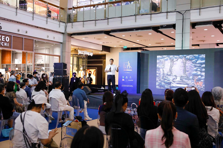 เหล่าคนดังขึ้นเวทีทอล์คในงาน Praew Talk "The Fight Club" #Round3