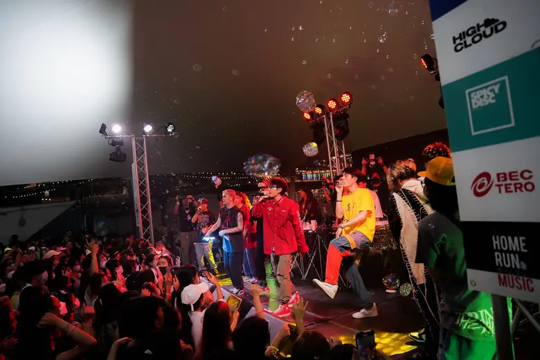 ทัพศิลปินแน่นเวที!!ส่งท้าย "JATUJAK STREET CONCERT" มันส์เกินต้าน!!