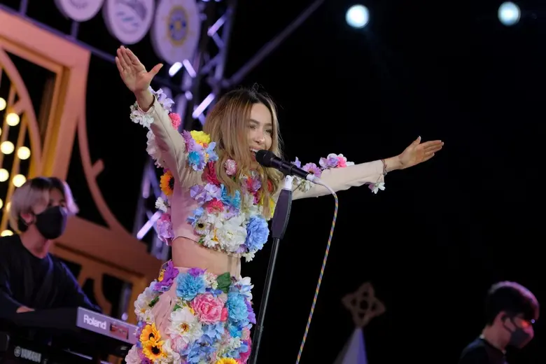 "โบว์ เมลดา" นางนพมาศ ปี 2565 สวมชุดไทยจักรีประยุกต์ในงาน "ICONSIAM CHAO PHRAYA RIVER OF ETERNAL PROSPERITY"