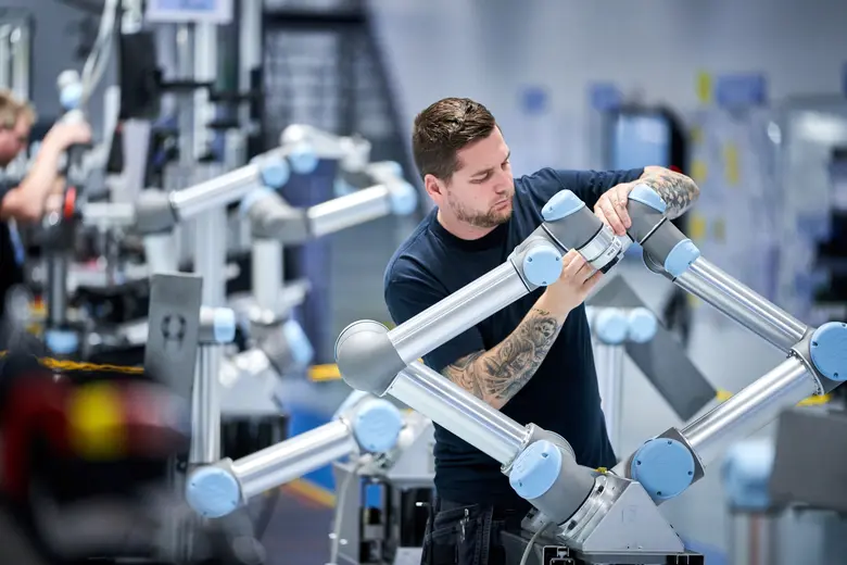 17 ปีหลังจากบริษัทได้ก่อตั้งขึ้นภายในห้อง...