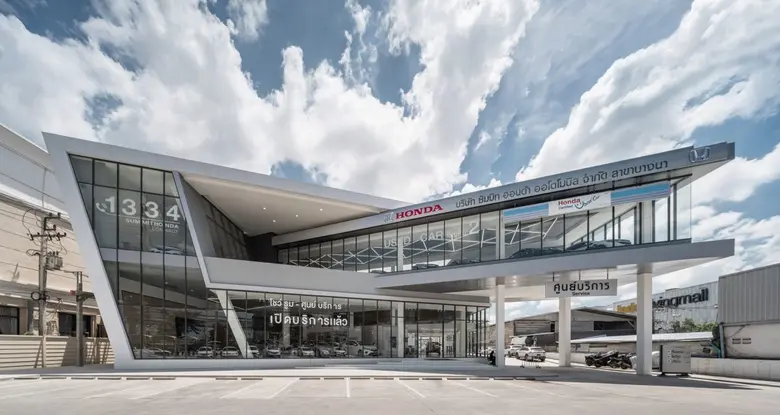 ถอดนวัตกรรมงานดีไซน์ สไตล์แฟลกชิปโชว์รูมรถยนต์สมบูรณ์แบบ 'ซัมมิท ฮอนด้า ออโตโมบิล' หนึ่งทศวรรษที่ก้าวล้ำ