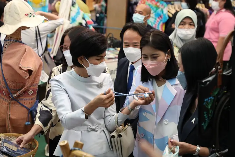 พม. ร่วมกับพาราไดซ์ พาร์ค จัดงาน "Gift to Give ครั้งที่ 4" มหกรรมของขวัญ ถูกใจได้บุญ เพลิดเพลินกับเทศกาลแห่งความสุขกับการให้ สร้างรายได้ และกำลังใจกับกลุ่มผู้เปราะบาง