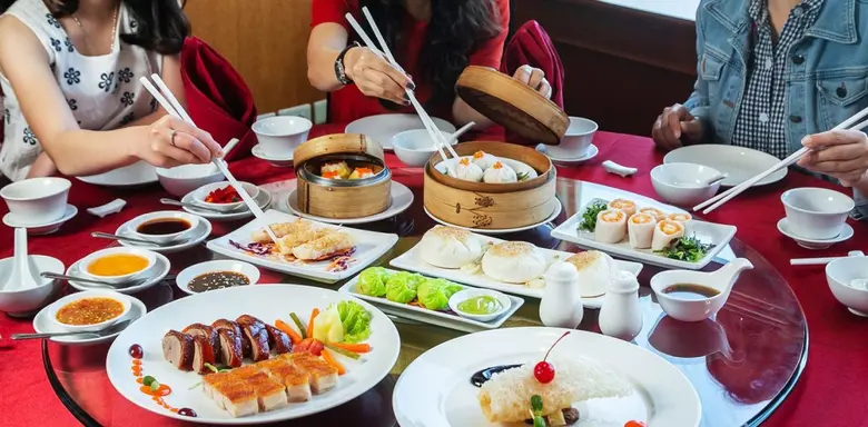 โรงแรมปรินซ์พาเลซ ห้องอาหารจีนไชน่าพาเลซ ...