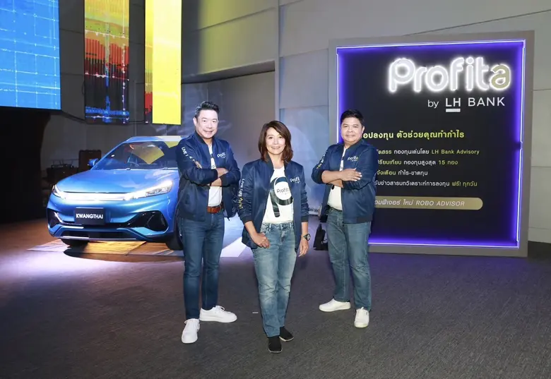 นางสาวชมภูนุช ปฐมพร ประธานเจ้าหน้าที่บริห...