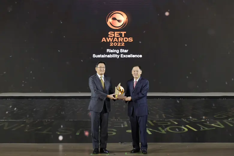 นายแพทย์เสถียร ภู่ประเสริฐ (ขวา) กรรมการผ...