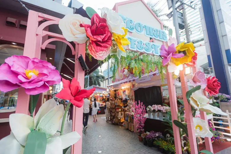 ศูนย์การค้า แพลทินัม เชิญทุกท่าน ช้อป ชิม...