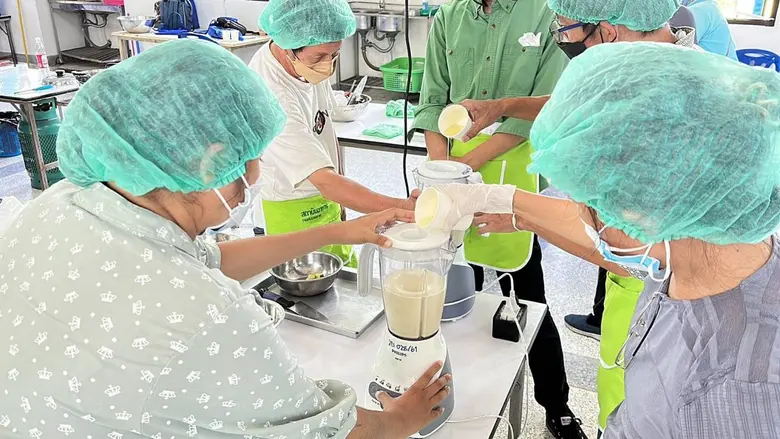 ดีพร้อม  อบรมเข้มผู้ประกอบการ จ.สมุทรสงคราม เพิ่มช่องทางสร้างรายได้ สร้างสรรค์ 2 เมนู ผลไม้เพื่อสุขภาพ สเปรดอเนกประสงค์ฝรั่งบ๊วย น้ำสลัดฝรั่งบ๊วยสูตรคีโต