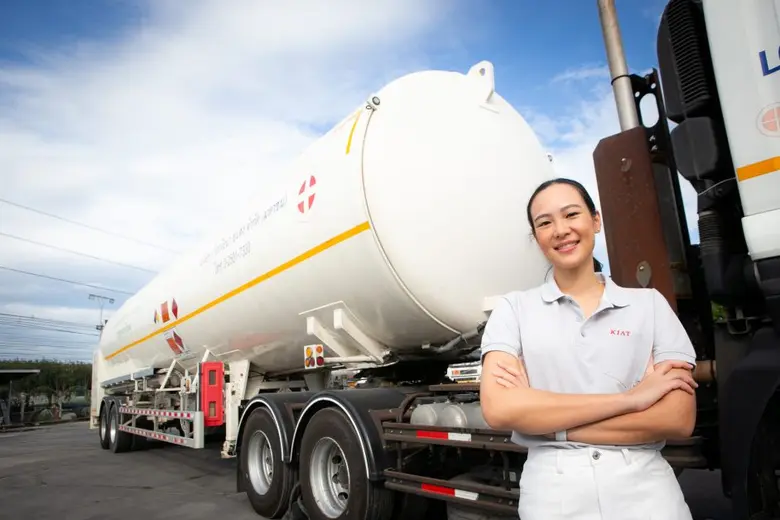 บริษัท เกียรติธนาขนส่ง จำกัด (มหาชน) หรือ...