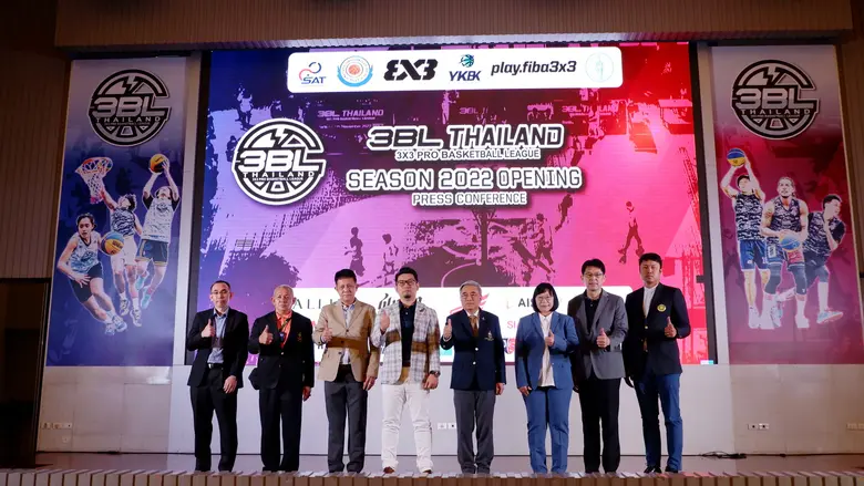 สมพร บุญเกิด (ที่ 1 จากซ้าย) ผู้อำนวยการฝ...