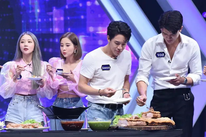 พิกเล็ท สาวคลั่งรักควงหวานใจ วิคเตอร์ ร่วมส่องหน้าหาตัวจริง ลั่น "แม้อยู่คนละทีม แต่ใจเราใกล้กัน!!" ใน "รู้หน้า ไม่รู้ใครฯ"