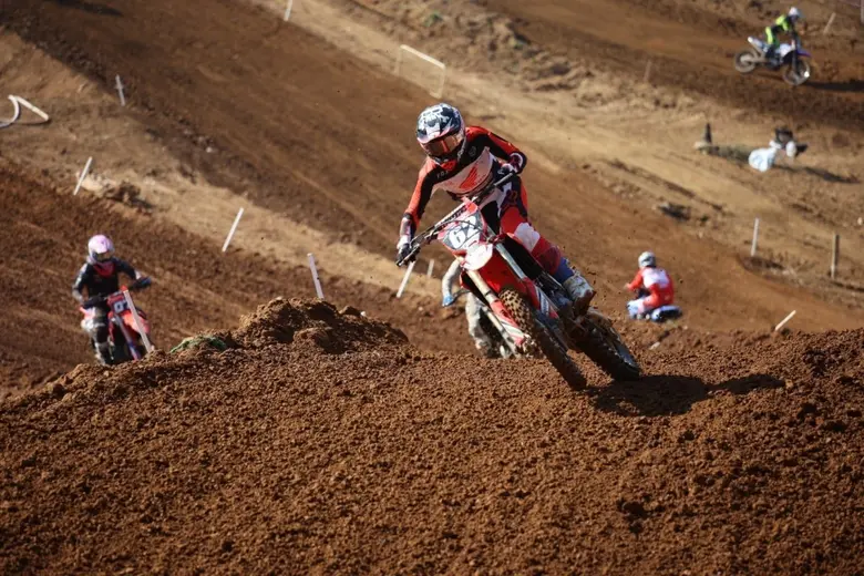 "อินทรีแซงค์" ผู้ไม่ยอมให้ใครแซง บู๊ระห่ำ...