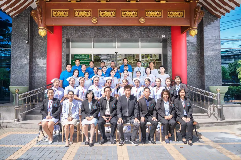 คุณอรัญ เอี่ยมสุรีย์ ผู้อำนวยการคลินิกการ...