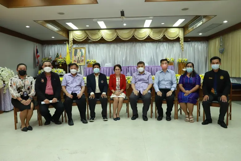 นางสาวศิริธร เลาหะวิไลย ผู้อำนวยการสถาบัน...