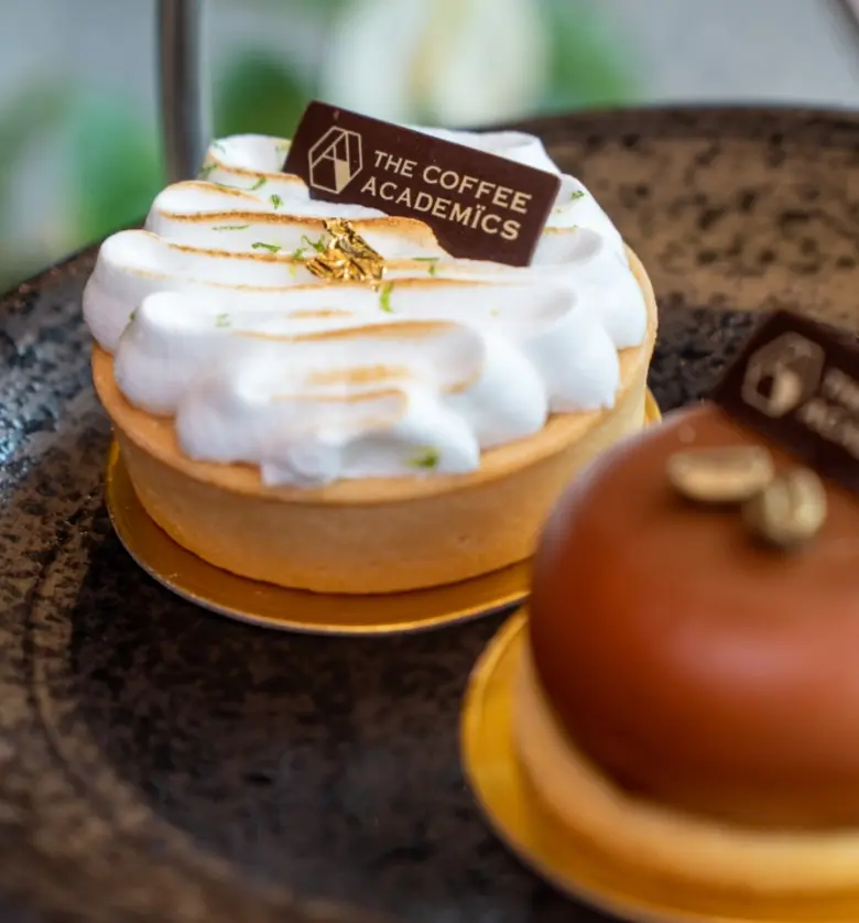 "เดอะ คอฟฟี่ อะคาเดมิคส์" แนะนำ "Afternoon Tea Set" มาพร้อมเมนูคาว-หวาน 6 ชิ้น ในราคาชุดละ 650++ บาท