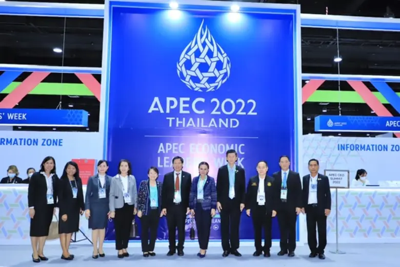 นายสุชาติ ชมกลิ่น รัฐมนตรีว่าการกระทรวงแร...