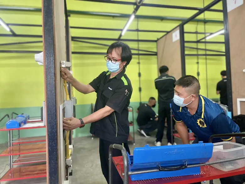 สถาบันพัฒนาฝีมือแรงงาน 17 ระยอง ทดสอบมาตรฐานฝีมือแรงงานแห่งชาติ สาขาช่างไฟฟ้าภายในอาคาร ระดับ 1 ภายใต้โครงการพัฒนาศักยภาพแรงงานเพื่อรองรับการจ่ายค่าจ้างตามมาตรฐานฝีมือแรงงาน