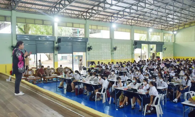 ปูทางเยาวชนท้องถิ่นพิชิตรั้วอุดมศึกษาปี2565 กลุ่มเหล็กสหวิริยาจัดติวเข้ม 500 เด็กบางสะพาน