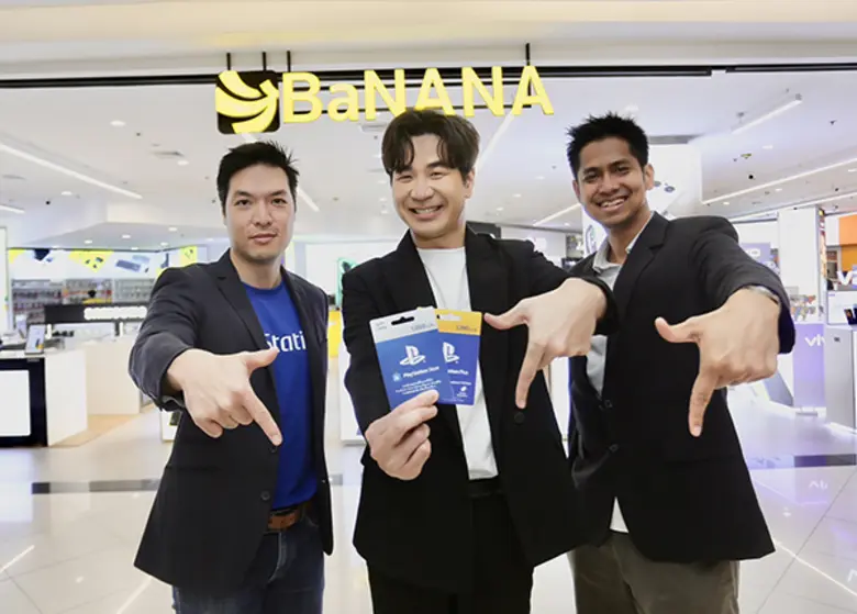 พงศธร หนูกลับ (ขวา) ผู้จัดการฝ่ายจัดซื้อ ...