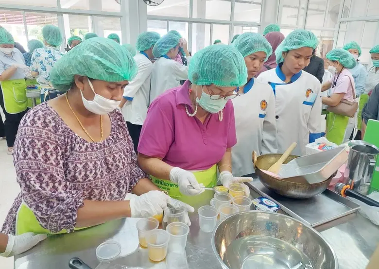 ดีพร้อม  เดินหน้าพัฒนาทักษะแปรรูปมะม่วงให้ผู้ประกอบการ จ.ภูเก็ต เพิ่มช่องทางสร้างรายได้  ปั้น 3 เมนูผลไม้เพื่อสุขภาพ แยมมะม่วงสุกสูตรหวานน้อย โยเกิร์ตมะม่วง และกัมมี่มะม่วง