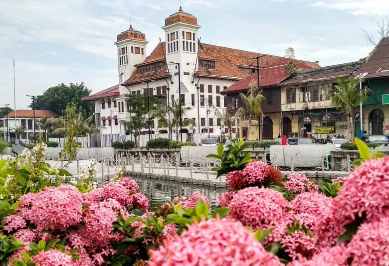 จากทะเล สู่ท้องฟ้า จากภูเขา สู่สายน้ำ ทอด...