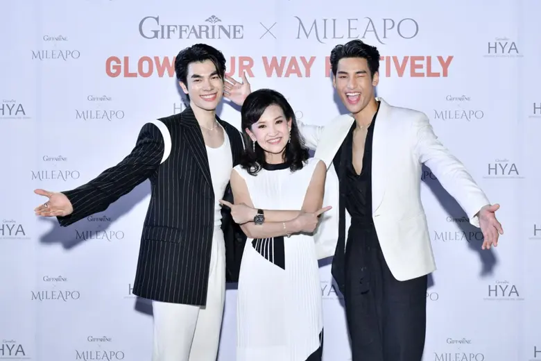 เปล่งประกายไปด้วยความสุข รอยยิ้ม เสียงหัว...