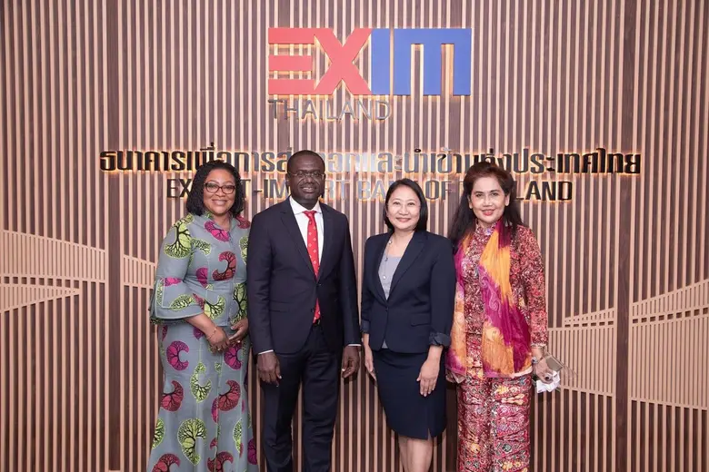 นางสาวดรัสวันต์ ชูวงษ์ (ที่ 2 จากขวา) ผู้...