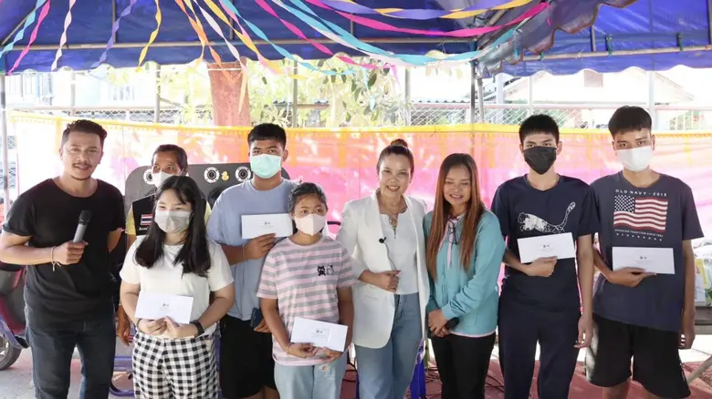 นางศุภากรณ์ ปรีชา (ที่ 4 จากขวา) กรรมการผ...