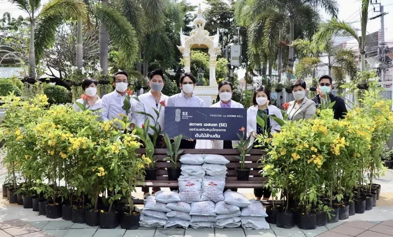 ดร.วรากร ลิขิตอนุภาค (ที่ 4 จากซ้าย) ผู้อ...