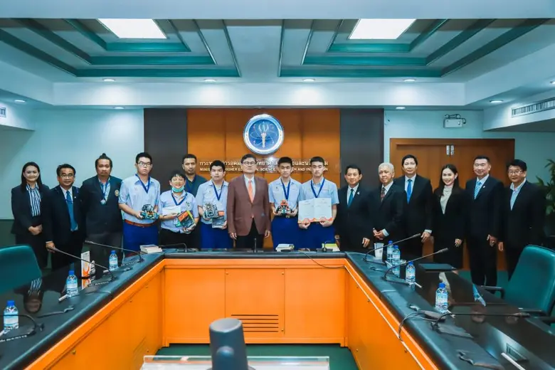 เด็กไทยคว้าแชมป์การแข่งขันโอลิมปิกหุ่นยนต์ระดับโลก  อพวช. ร่วมกับ แกมมาโก้ รุดนำทีมเข้าพบ รมว.อว. แสดงความยินดีและให้กำลังใจกับเยาวชน