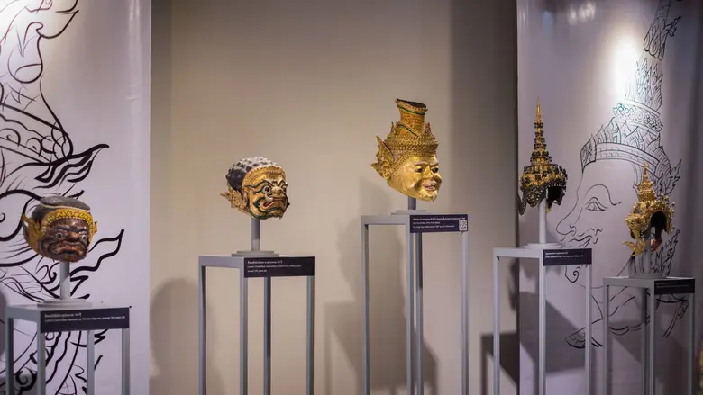 นิทรรศการ "คันฉ่องส่องเพ็ชร์ : มรดกภูมิปัญญาแห่งพริบพรี" ยลความวิจิตรของงานช่างฝีมือเมืองเพชรบุรี ผ่านเครื่องหัวและของสูงหาชมยาก